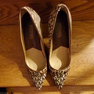 Michael Kors pumps